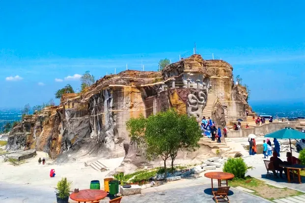 Wisata Jogja Murah Tebing Breksi
